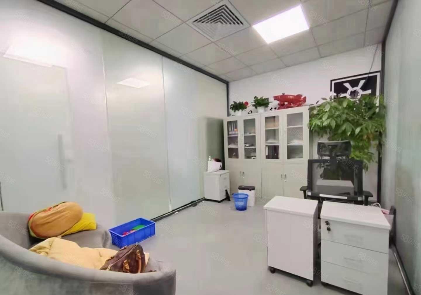 免转让费，石岩汽车站1200平方全新精装修厂房出租，拎包入住