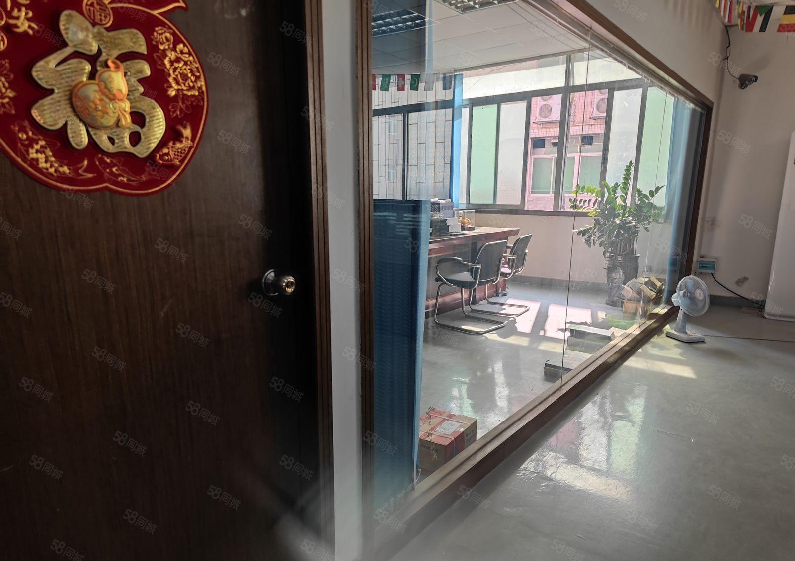 深圳厂房福永和平楼上电梯口精装厂房，周边配套齐全方便招工