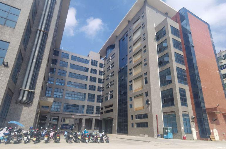 石岩同富裕工业区原房东楼上2000平厂房出租仓库分租实际面积