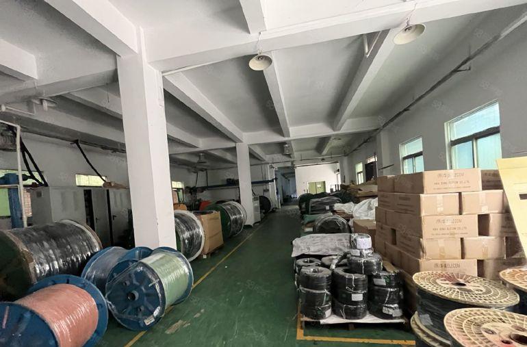 松岗罗田社区新空出独门独院1到3层3000平方，带红本厂房！