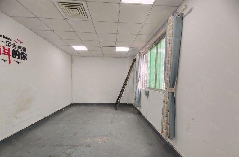 西乡固戍工业园，一楼带装修280平厂房出租，现成的行车办公室