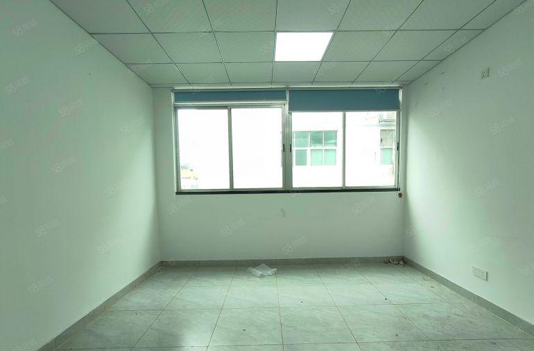 固戍航城大道附近，楼上精装修800平厂房仓库出租。价格便宜