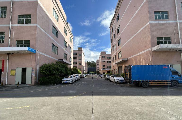 福永塘尾原房东工业园楼上1800平带装修红本厂房出租 可分租