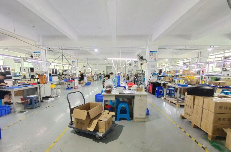 西乡宝田工业园，原房东1400平，带精装修厂房出租，使用率高