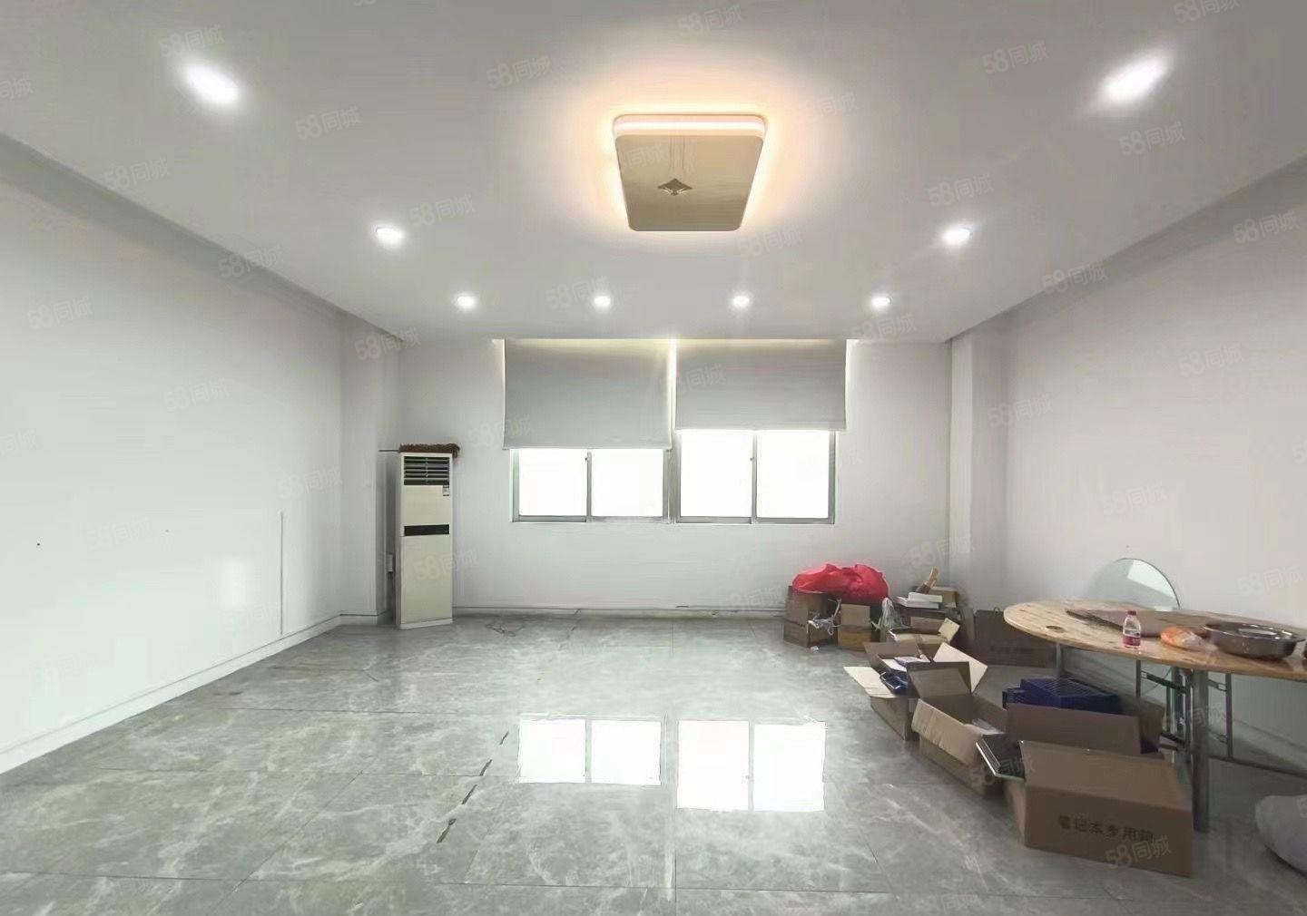 此房源位于兴东地铁口，可办理红本，南北通透采光非常好