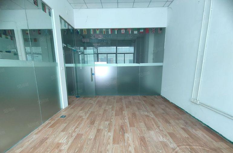 租金40，西乡鹤洲，1楼装修260平装修厂房出租，带卸货平台