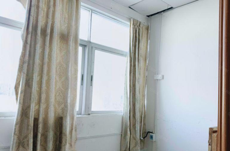 西乡臣田宝田工业区独门独院楼上精装600米，近地铁口，大园区