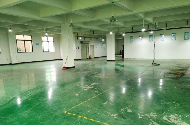 原房东的厂房出租，现成水电办公室还有地坪漆。水电齐全还有宿舍