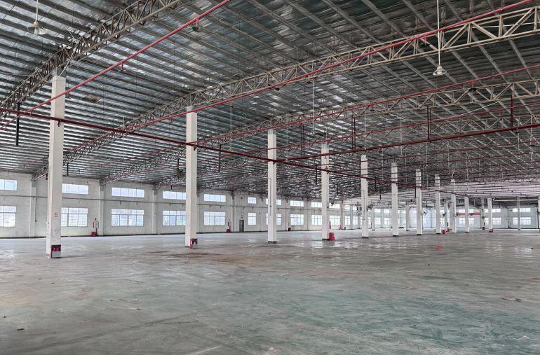 空地超大！新圩5000平独院钢构厂房仓库出租长度高达100米