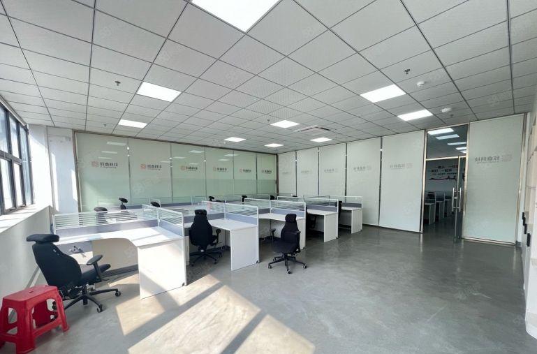 惠阳秋长临深工业园新出原房东一千平厂房低价出租现成装修！！！