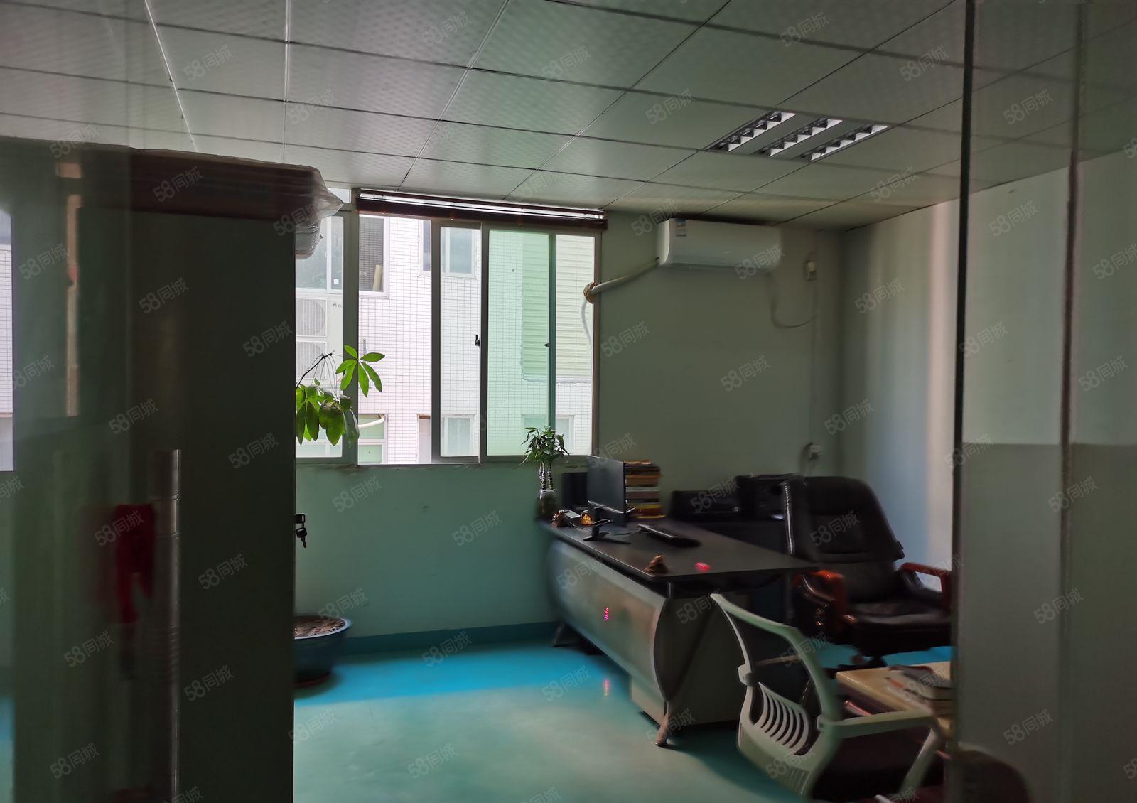 龙华区章阁新出四楼320平方，水电齐全，厂房出租