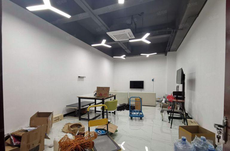 龙华大浪1000平原房东精装修红本厂房出租地铁口附近交通便利