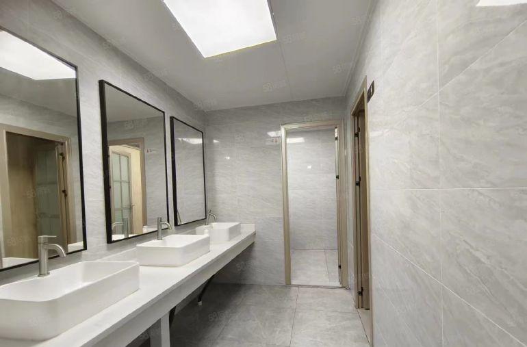 清湖地铁口800米通通会盈中心1200平整层，带家私空调出租