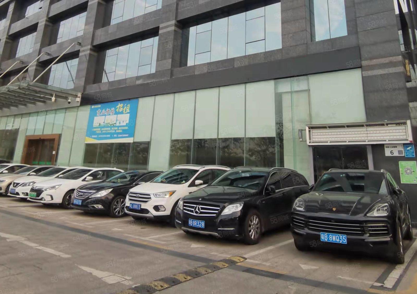 龙华商业裙楼 四层可分层租 总面积1万多平 非常适合汽车行业