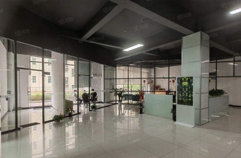 龙华北部附近大型厂房，一楼带上下货平台，楼上有精装修，毛坯