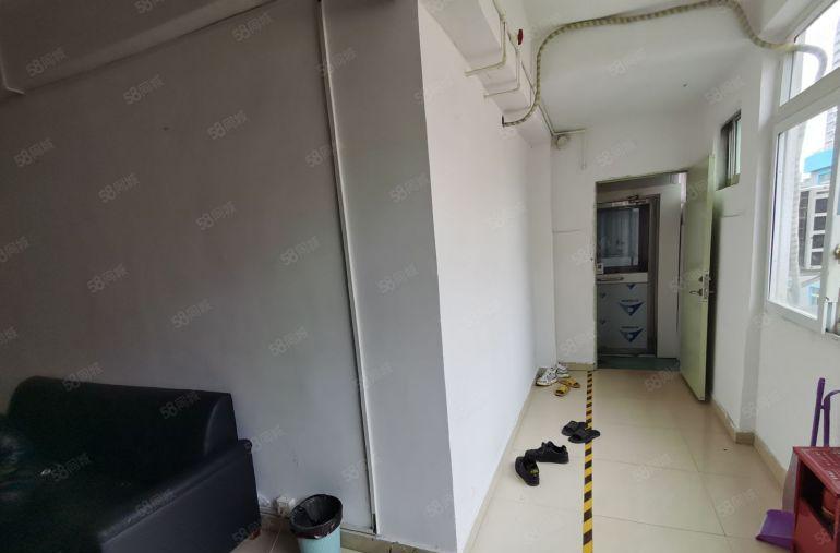 大浪劳动广场附近楼上198平厂房