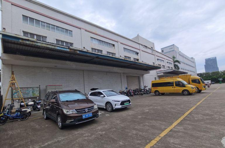 龙华观澜高速路口2000平原房东厂房办公仓库出租卸货平台分租