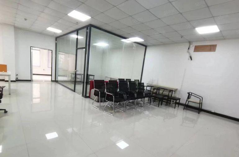 观澜地铁口精装修办公室出租200平.31格局园区环境好