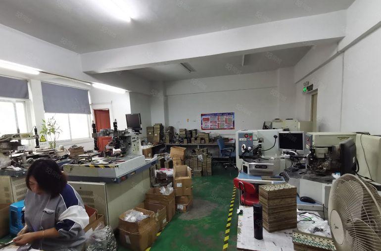 大浪劳动广场附近楼上198平厂房