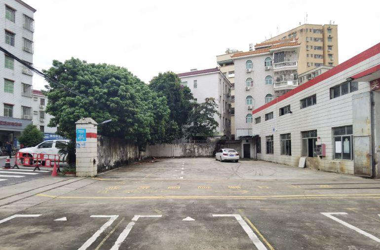 牛湖地铁口独院钢结构3000平方，层高7米实际面积出租可分租