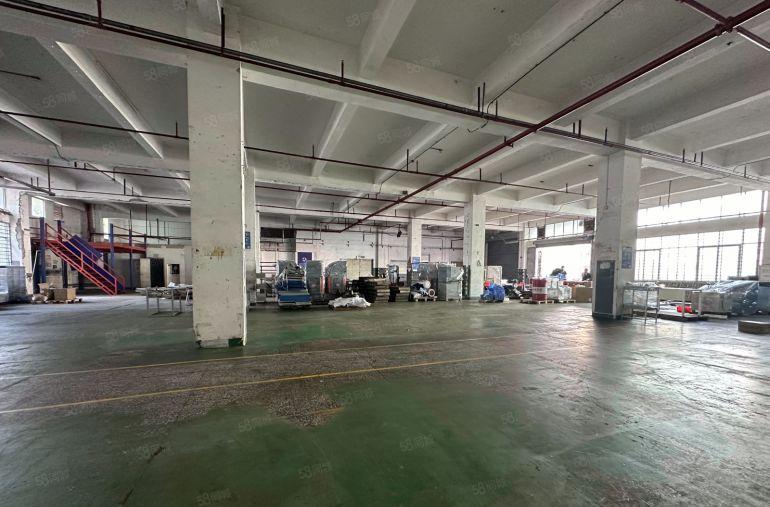 200平起龙华清湖地铁口原房东红本厂房2000平空地适合物流