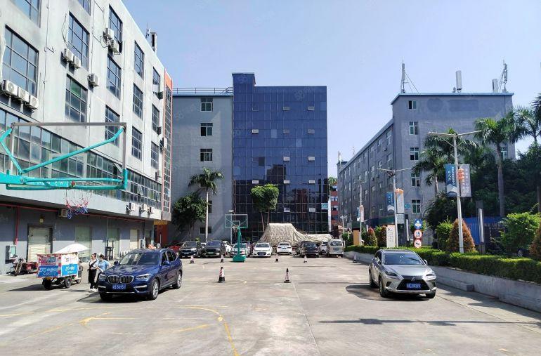 龙华清湖北地铁旁工业园新出楼上500平带3间办公室厂房出租