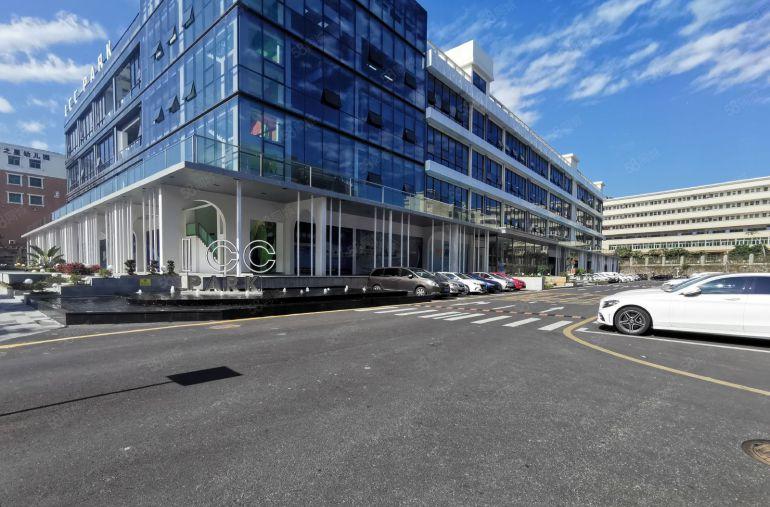 大浪羊山台地铁口全新红本精装厂房1000平米，200起分租