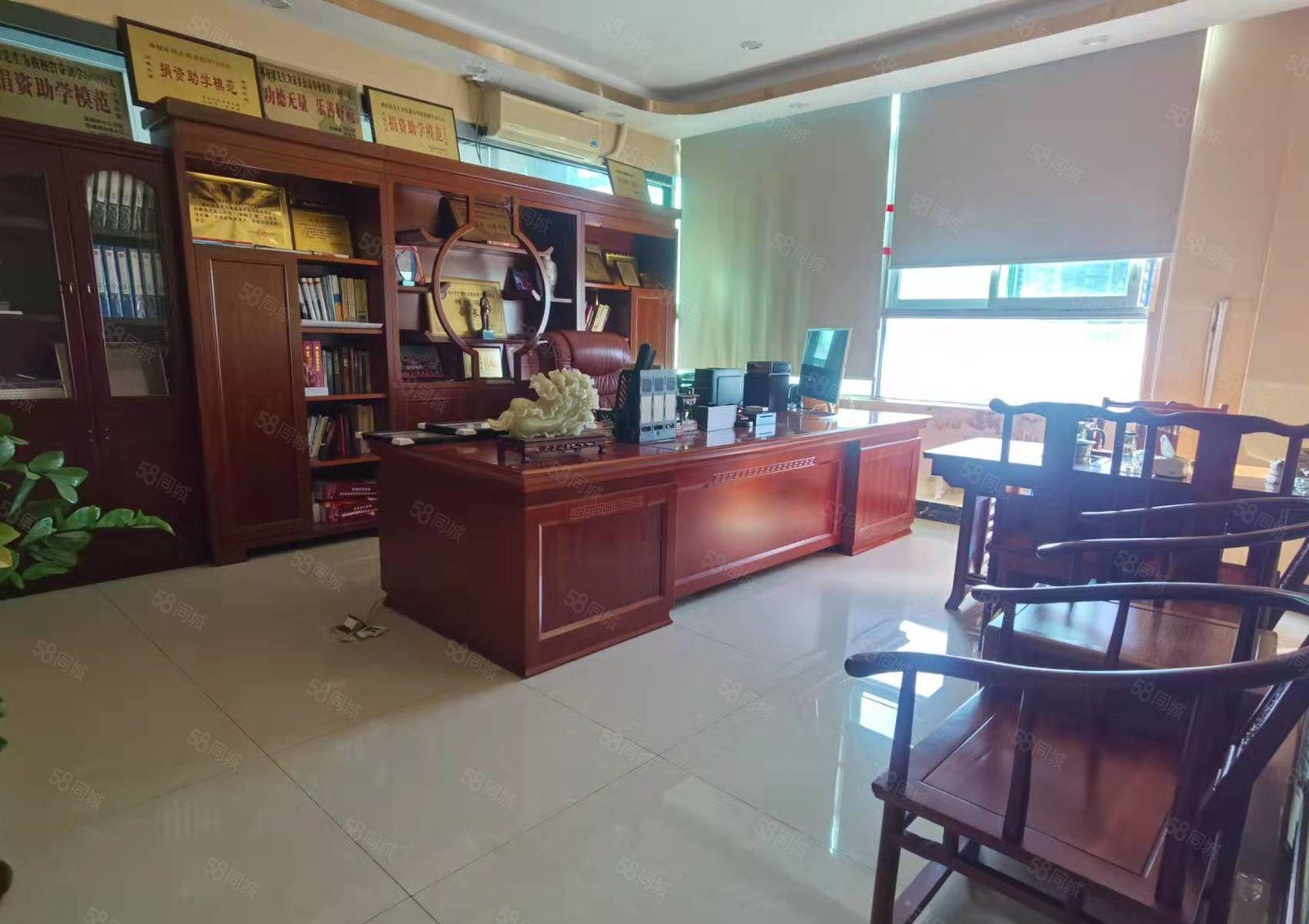 龙华清湖主道边上新出楼上550平，精装修，带红本，价格实惠