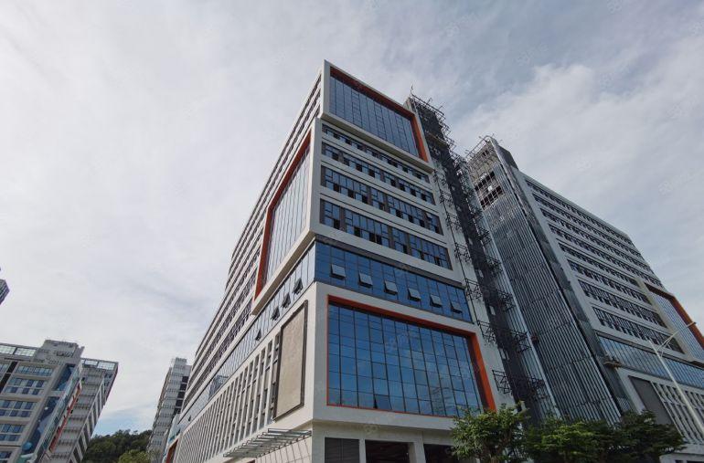 龙岗地铁口高标厂房 可做生物医药研发 2400平起开发商直租