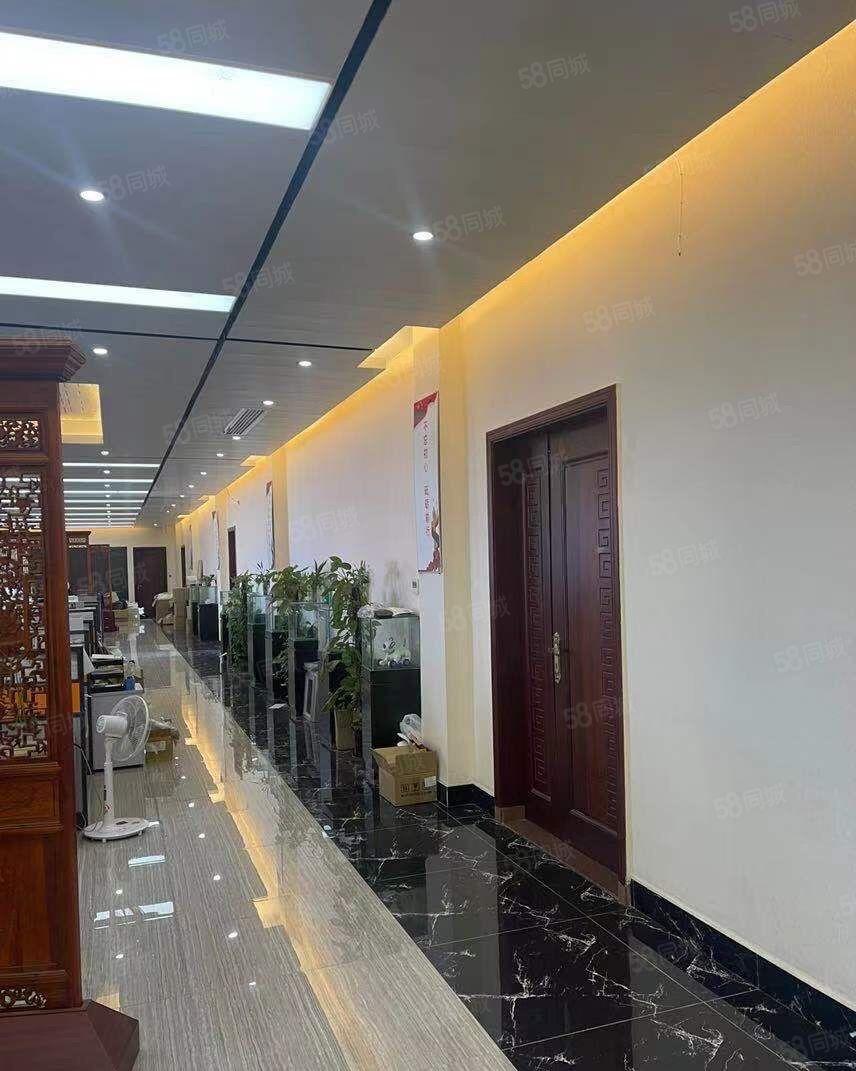 龙华大浪主干道旁原房东楼上1400平带豪华装修厂房出租