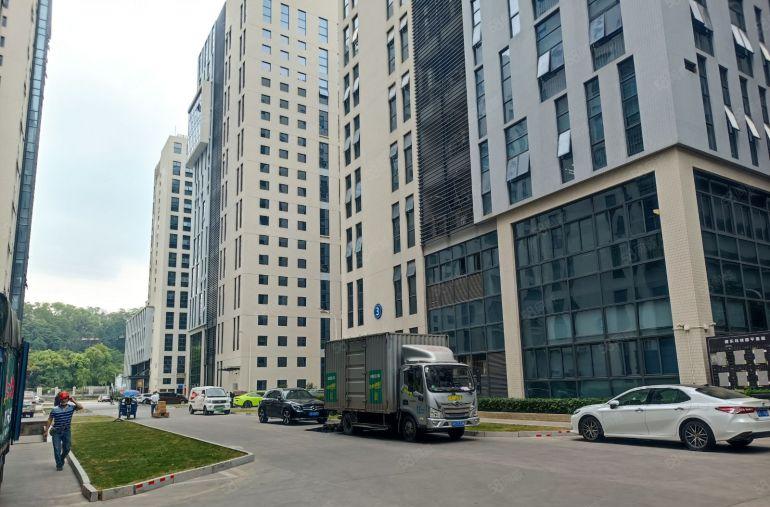 企业总部原房东龙华大浪工业园8800平全新厂房仓库出租