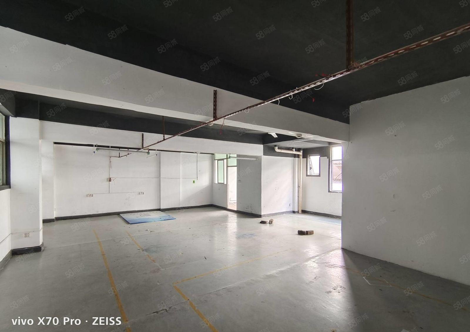 龙华大浪浪口附近新出楼上240平厂房出租