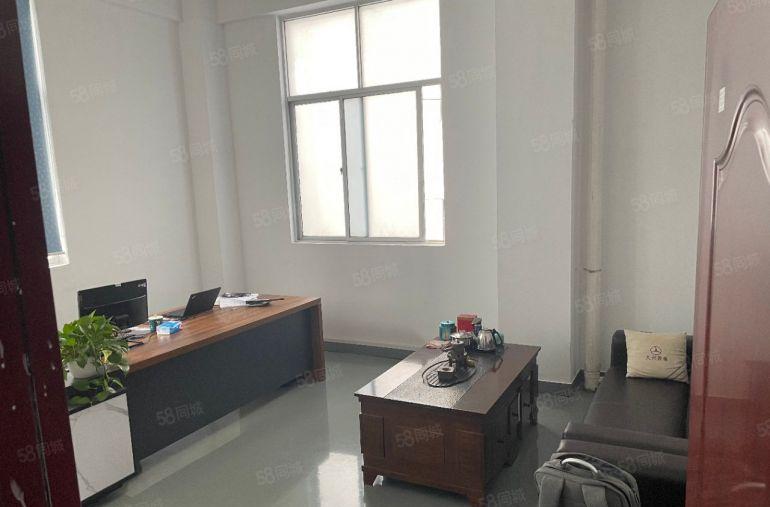 龙华元芬地铁口，精装厂房380平，原房东直租公摊小，空地大