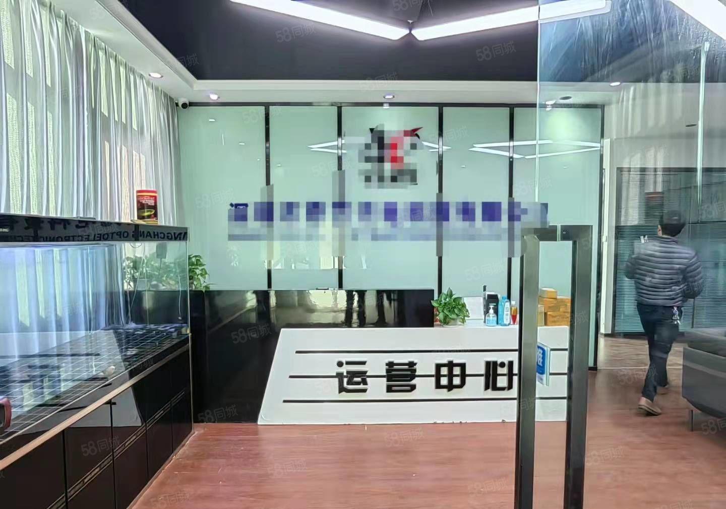 龙华大浪商业中心附近新出楼上800平精装修标准厂房，免转让费