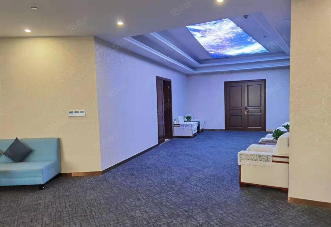 龙华大浪新出楼上4200平大小可分租 随客户需求来定现成豪.