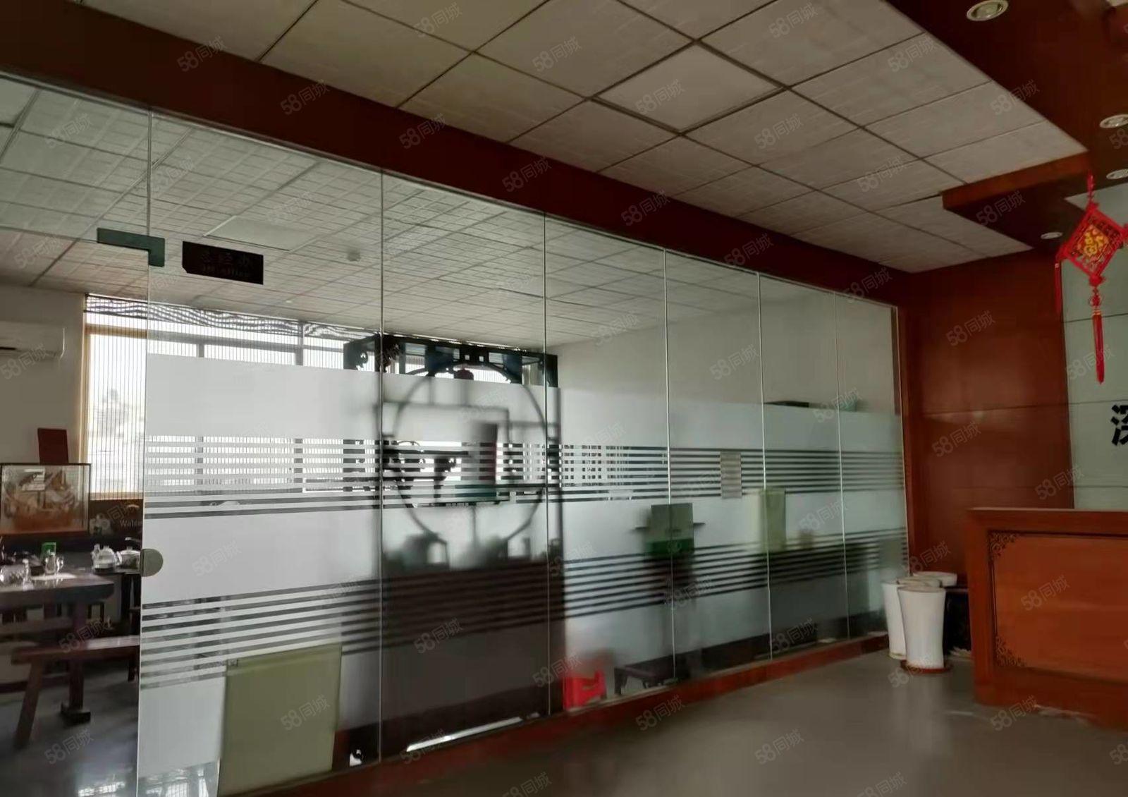 深圳龙华大浪商业中心附近楼上600平精装工业厂房出租。