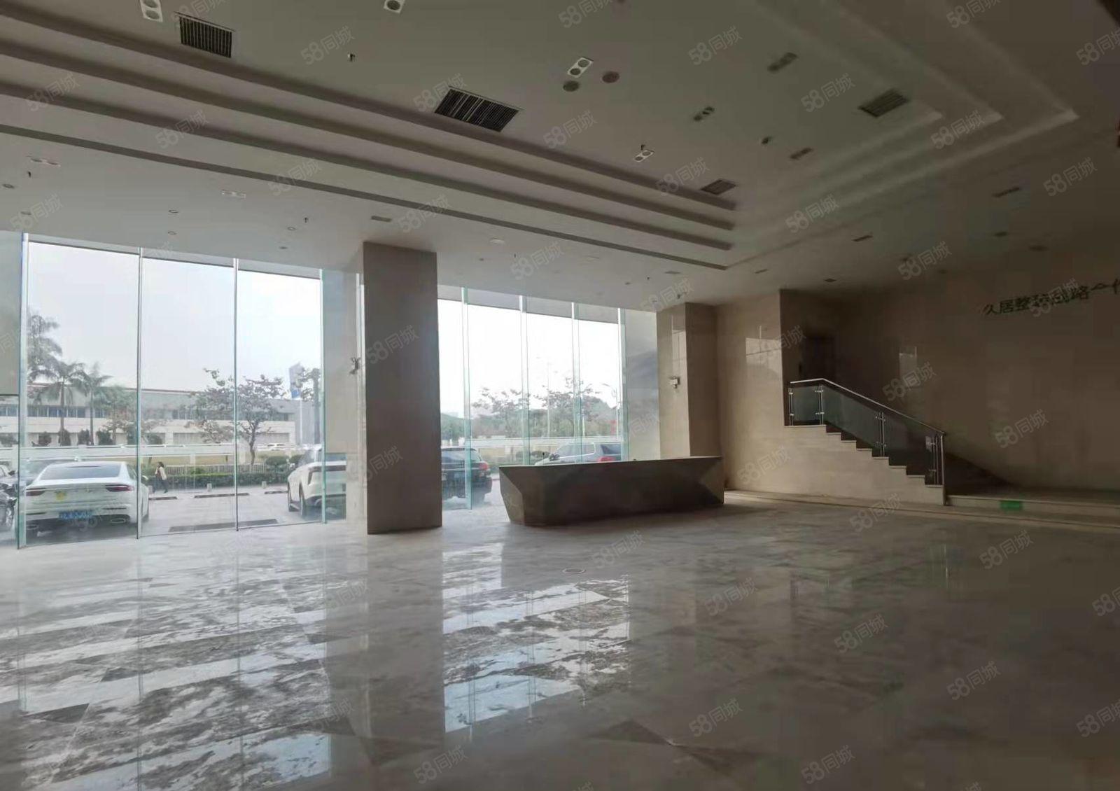 龙华商业裙楼 四层可分层租 总面积1万多平 非常适合汽车行业