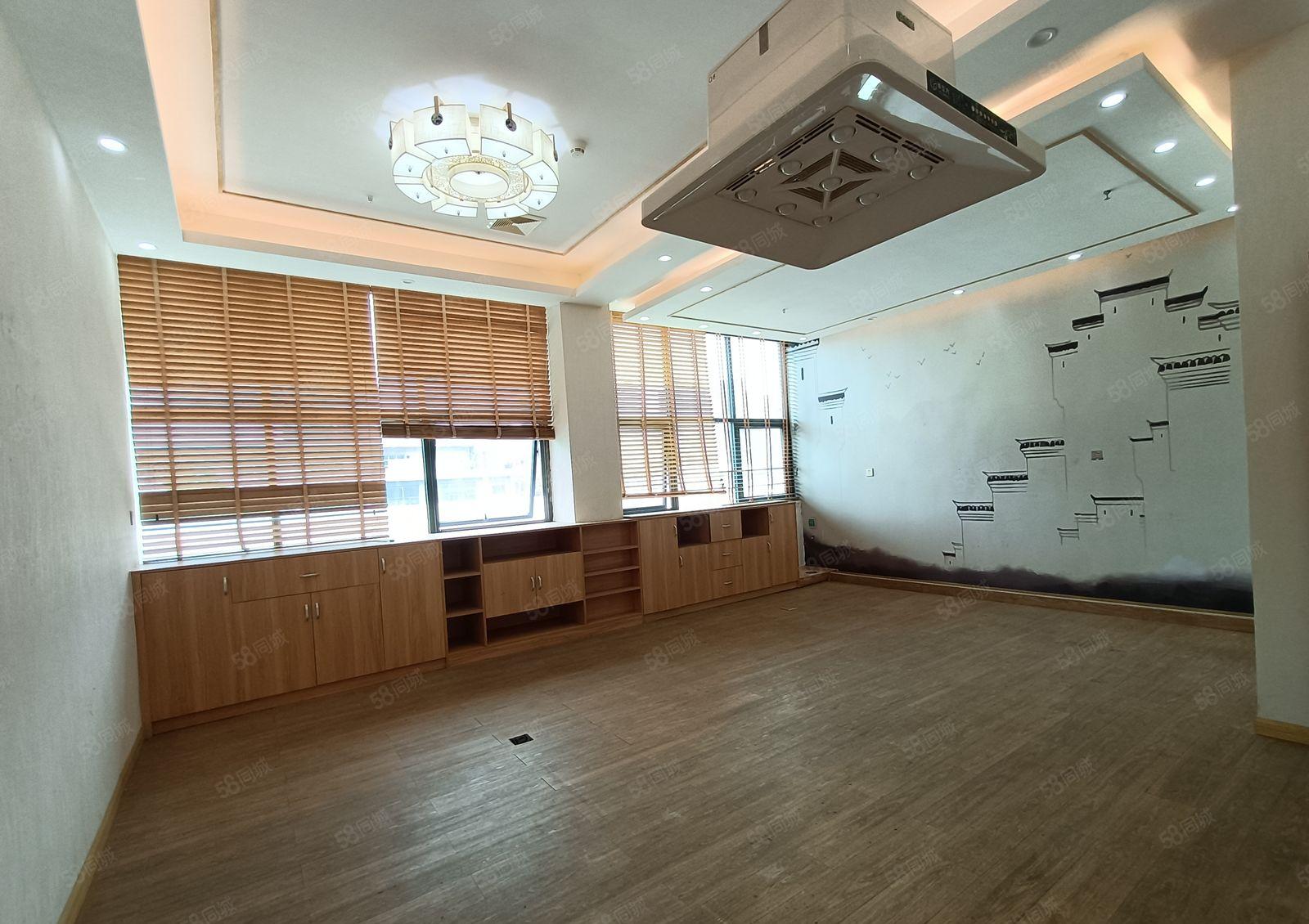 民治地铁站附近楼上精装修水电齐全500平分租300平