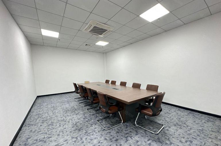 龙华观澜桂花地铁口楼上整层精装修2200平米厂房出租