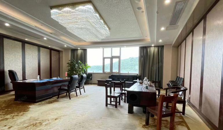 大浪花园式创意园新出整层4300平现成直播培训场地，带KTV