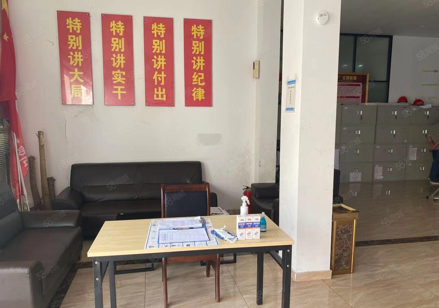 龙华河背工业区一楼950平精装办公室，带厨房。