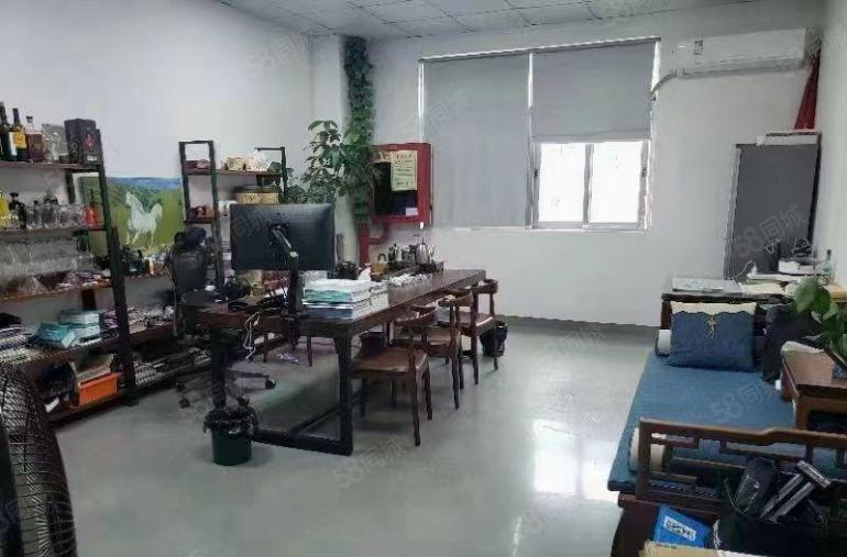 龙华大浪商业中心附近楼上1380平精装修厂房出租