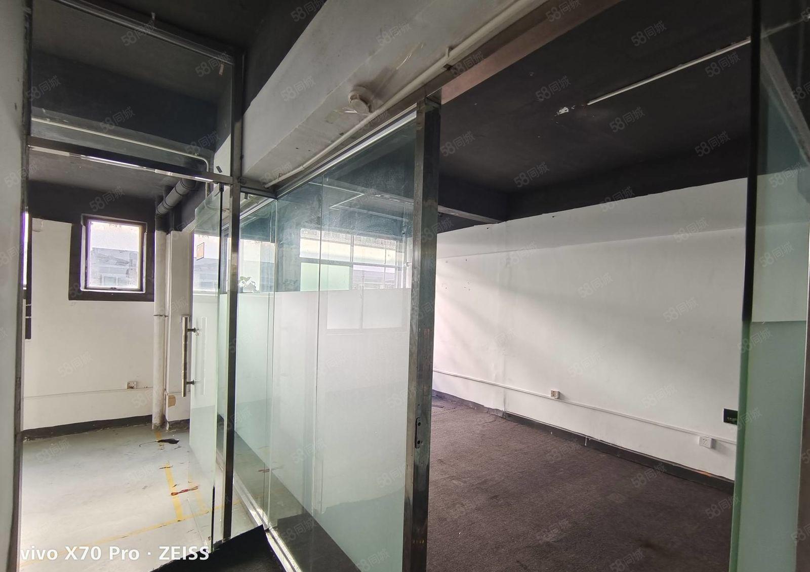 龙华大浪浪口附近新出楼上240平厂房出租