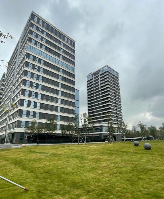 龙华地铁站办公研发型园区，精装修和毛坯出租200到1500平