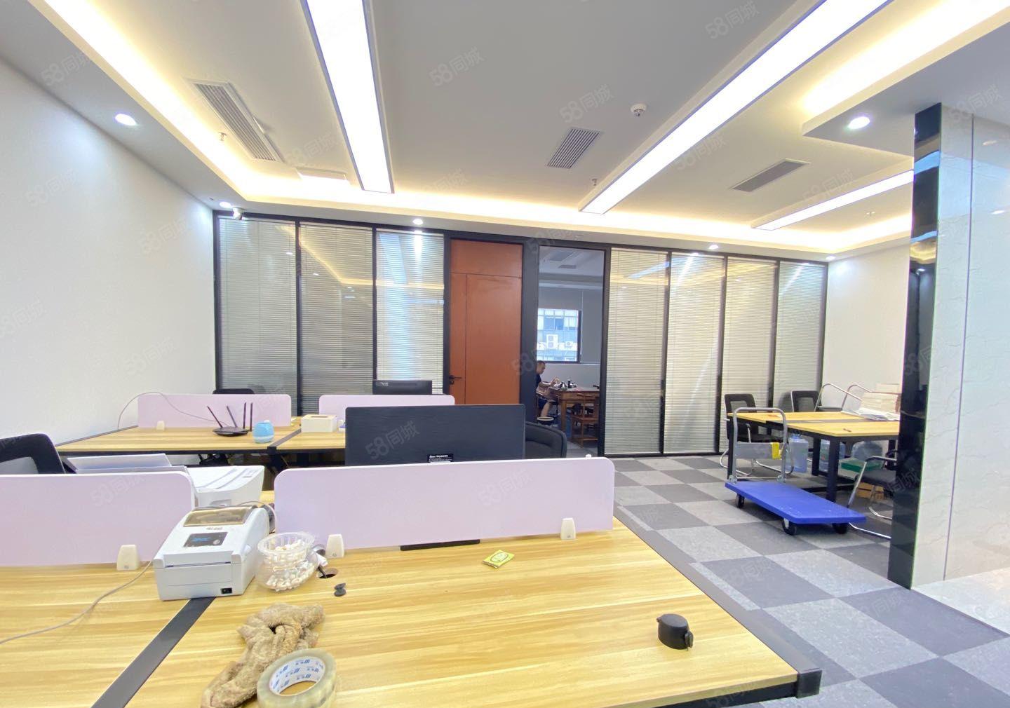 龙华清湖地铁口原房东小面积厂房出租，空地大好停车适合加工电商