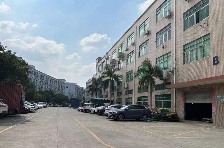 龙华区观澜桂花日技城附近楼上厂房出租，水电齐全简单装修有电梯