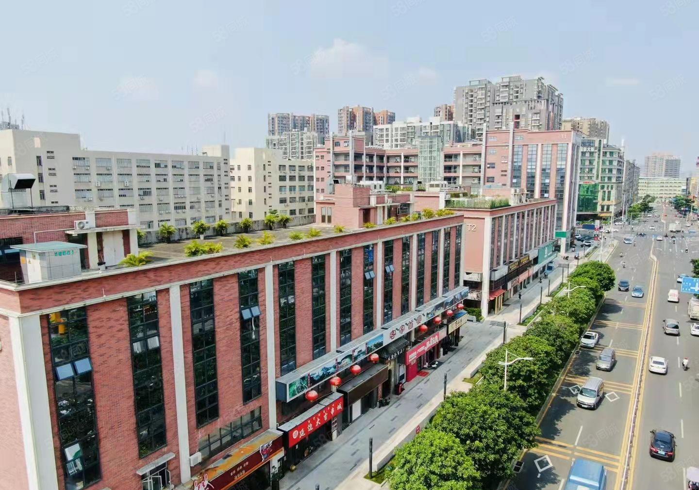 清湖地铁A出口站有精装办公室233.31平招租，可享企业补贴