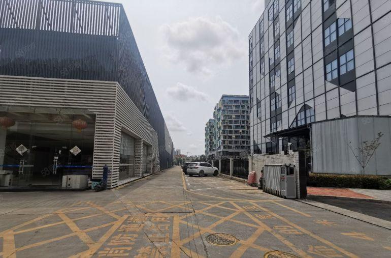 观澜高速口新出12000平独院钢构空地1万平带红本有办公室