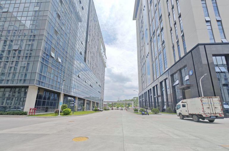 观澜地铁口高新园精装修厂房出租300平起办公电商一楼仓库分租