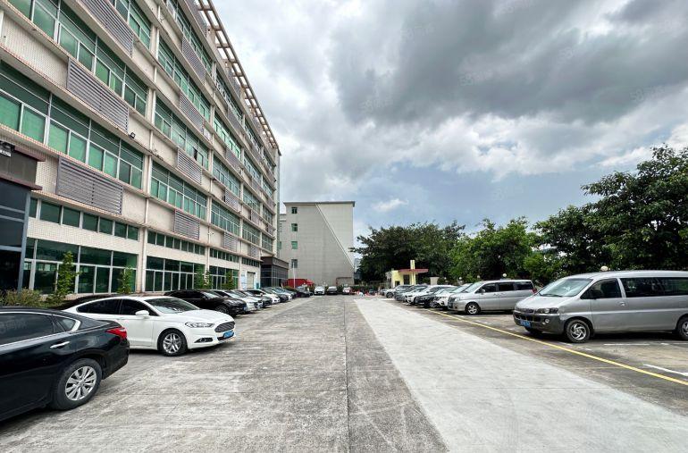 龙华观澜地铁口旁路上精装修大小可分租厂房出租